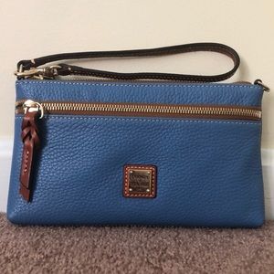 NWOT Dooney & Bourke Wristlet